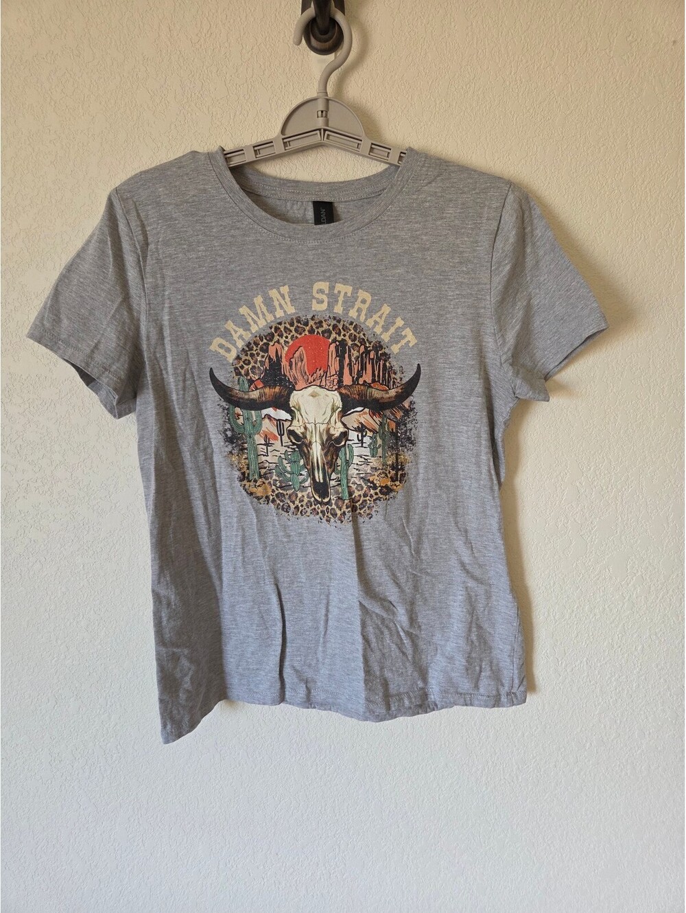 Gildan Women's Gray Damn Strait Graphic Short Sleeve T-Shirt, Size M